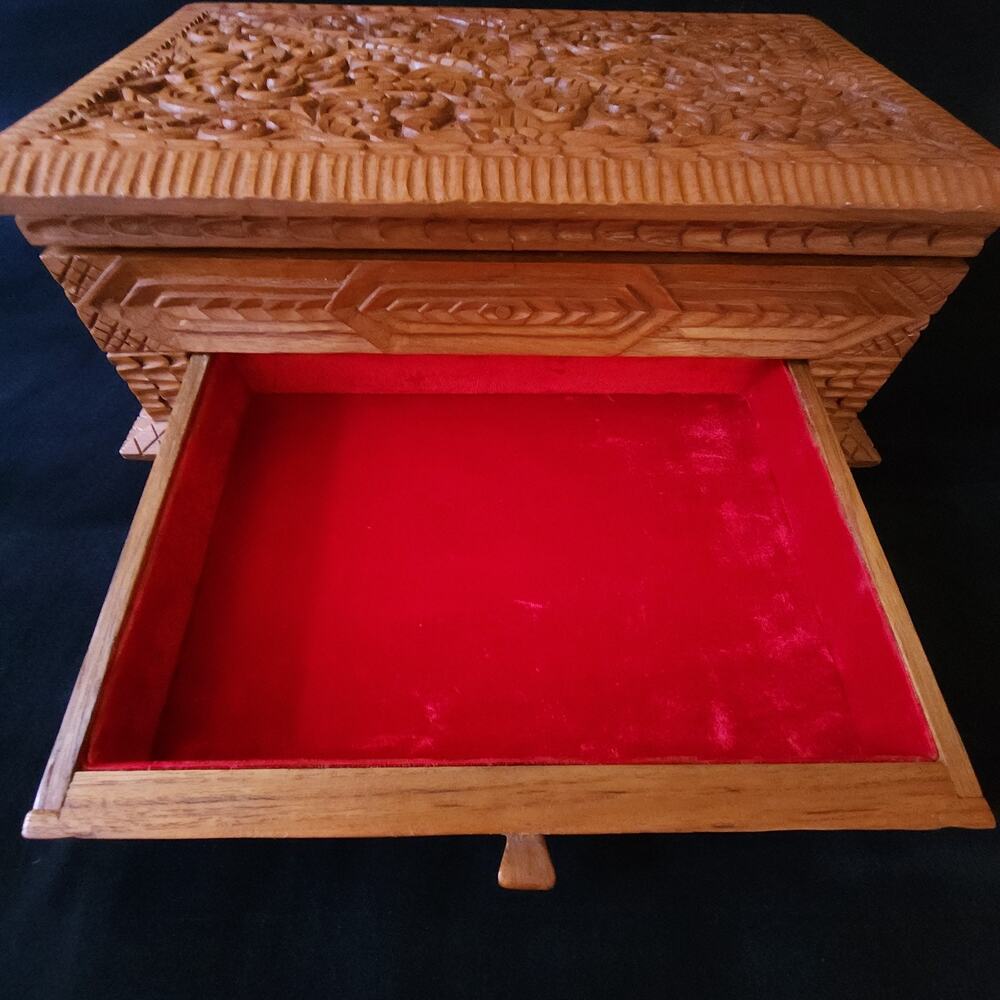 Vintage Kelvin Mfg Hand Carved Teak Wood Jewelry Trinket Box Red Velvet Lined - Picture 2 of 11